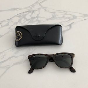 Ray-Ban Wayfarer sunglasses, tortoise shell